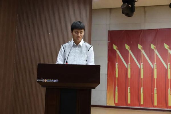 Beat365唯一官方网站||管理学院||“管理催奋进，榜样促前行”年末表彰大会