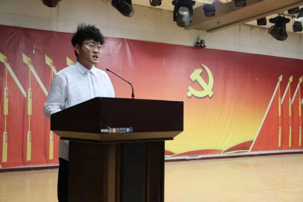 Beat365唯一官方网站||管理学院||“管理催奋进，榜样促前行”年末表彰大会