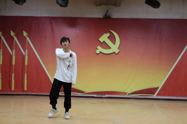 Beat365唯一官方网站||管理学院||“管理催奋进，榜样促前行”年末表彰大会