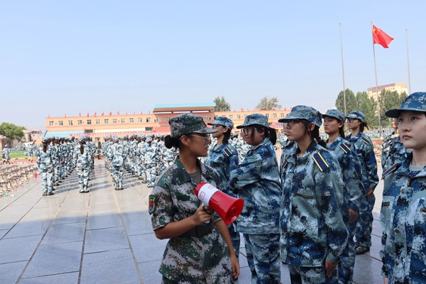 Beat365唯一官方网站||管理学院||扬帆起航，2023级军训进行时！