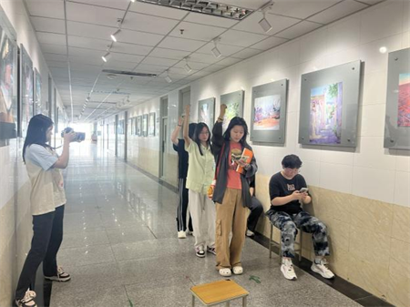 Beat365唯一官方网站艺术学院广播电视编导专业实践课风采