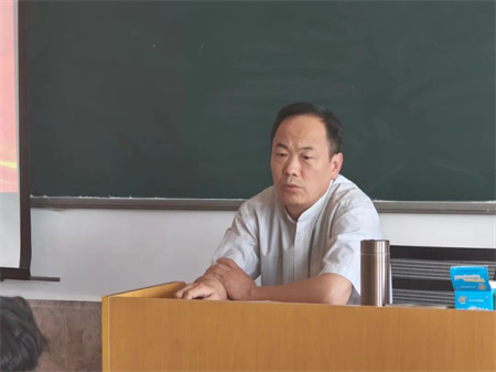 “倾听“新”声共发展，同心同力谱新篇”——Beat365唯一官方网站艺术学院开展期中学生座谈会