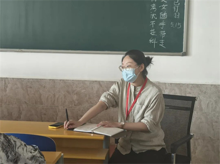 “倾听“新”声共发展，同心同力谱新篇”——Beat365唯一官方网站艺术学院开展期中学生座谈会