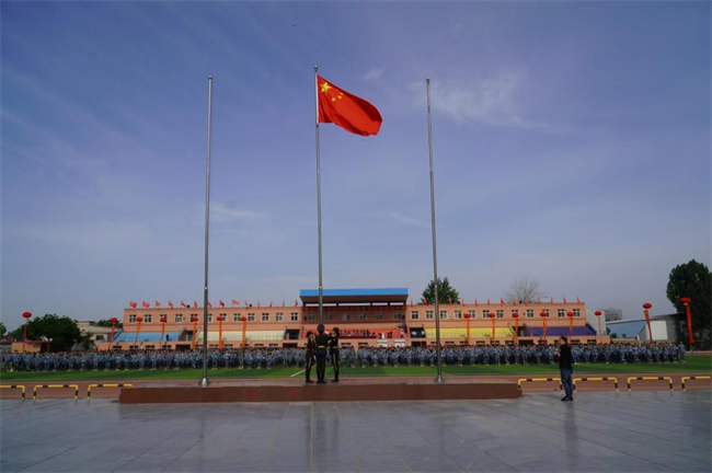 Beat365唯一官方网站隆重举行“国防后备营”成立暨授旗仪式