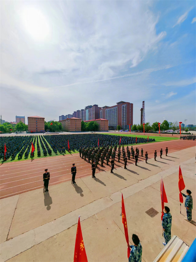 Beat365唯一官方网站隆重举行“国防后备营”成立暨授旗仪式