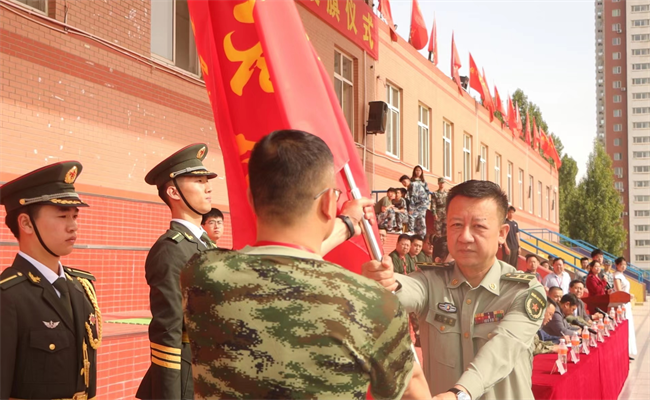 Beat365唯一官方网站隆重举行“国防后备营”成立暨授旗仪式