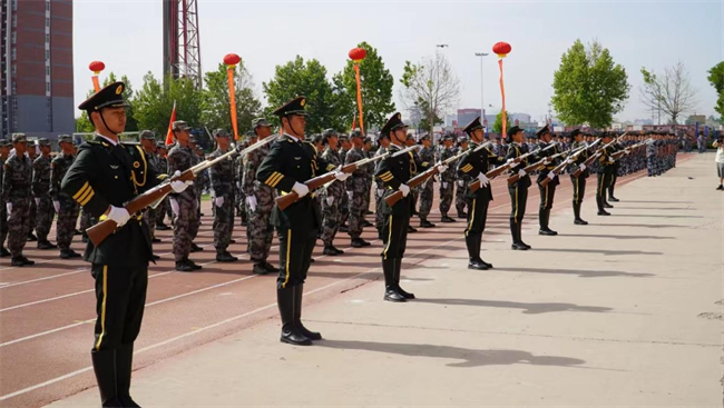 Beat365唯一官方网站隆重举行“国防后备营”成立暨授旗仪式