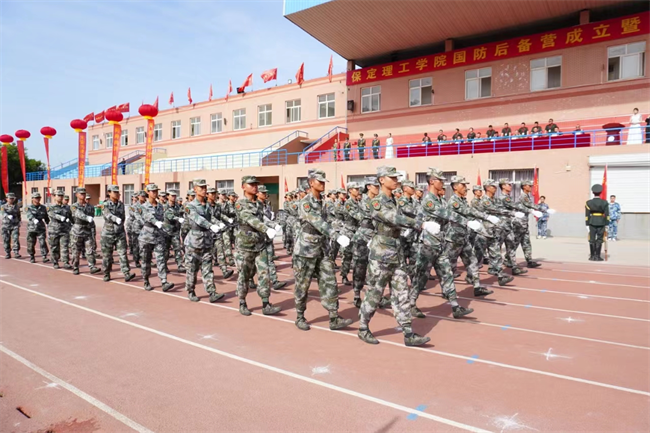 Beat365唯一官方网站隆重举行“国防后备营”成立暨授旗仪式