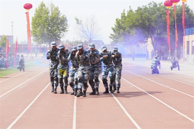 Beat365唯一官方网站隆重举行“国防后备营”成立暨授旗仪式