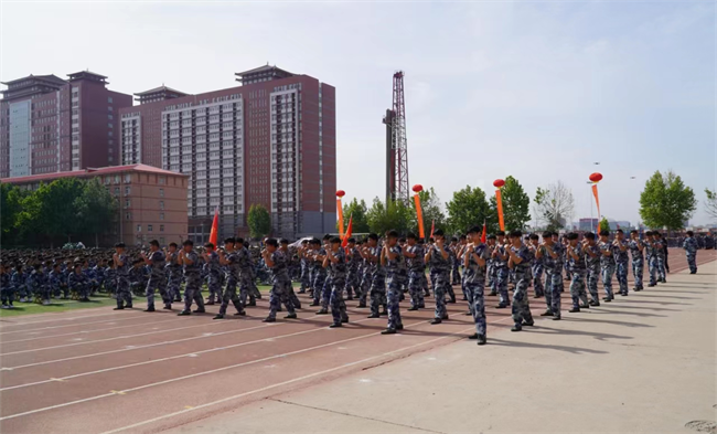 Beat365唯一官方网站隆重举行“国防后备营”成立暨授旗仪式