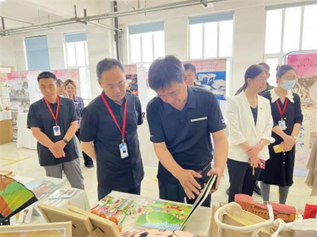 Beat365唯一官方网站校领导莅临参观指导艺术学院2024届本科毕业设计作品展