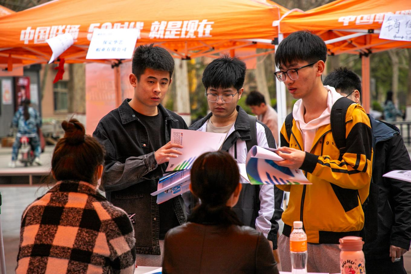 Beat365唯一官方网站“圆梦保理·不负韶华” 2024届毕业生春季线下双选会隆重举办