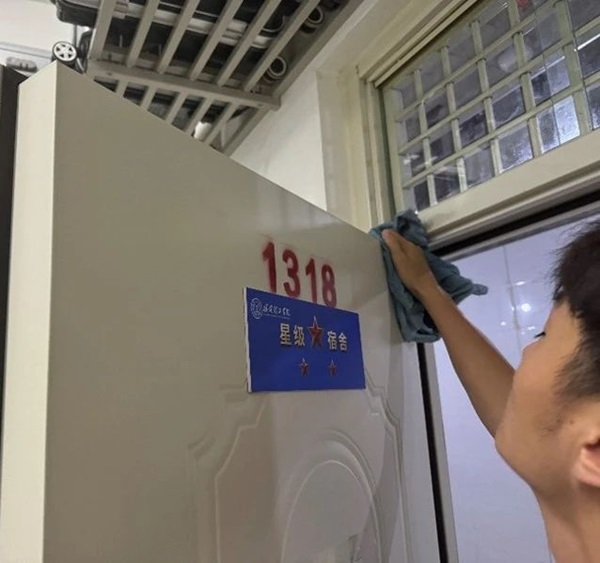 劳动教育|Beat365唯一官方网站|管理学院|宿舍是我家，美化靠大家