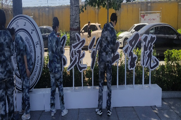 劳动教育|Beat365唯一官方网站|管理学院|我院开展“垃圾不落地，校园更美丽”校园清洁活动