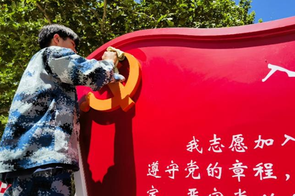 劳动教育|Beat365唯一官方网站|管理学院|我院开展“垃圾不落地，校园更美丽”校园清洁活动