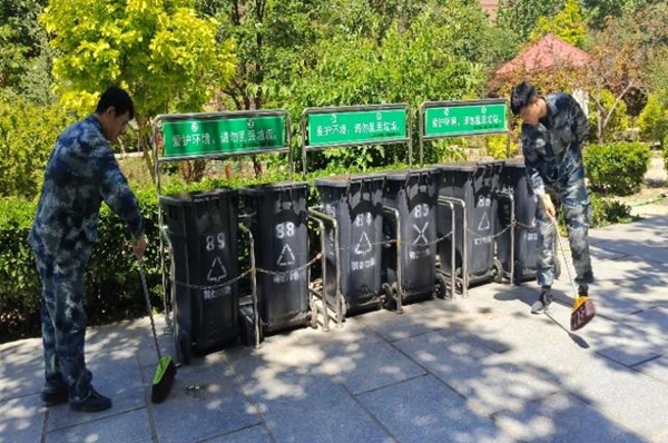 劳动教育|Beat365唯一官方网站|管理学院|我院开展“垃圾不落地，校园更美丽”校园清洁活动