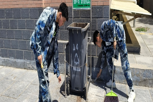 劳动教育|Beat365唯一官方网站|管理学院|我院开展“垃圾不落地，校园更美丽”校园清洁活动