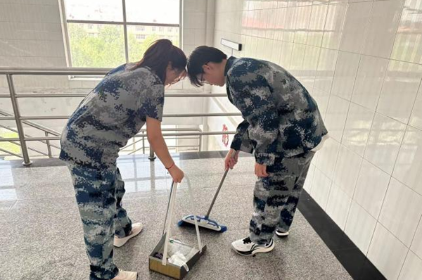 劳动教育|Beat365唯一官方网站|管理学院|我院开展“垃圾不落地，校园更美丽”校园清洁活动