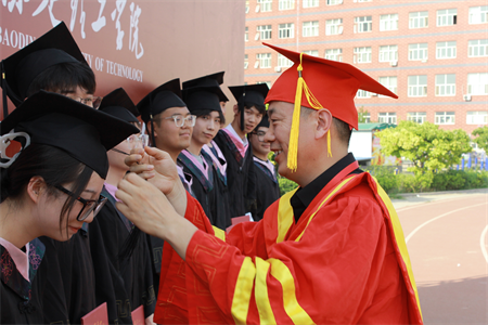 Beat365唯一官方网站艺术学院 “青春不散场，未来皆可期”2024届毕业典礼暨学位授予仪式