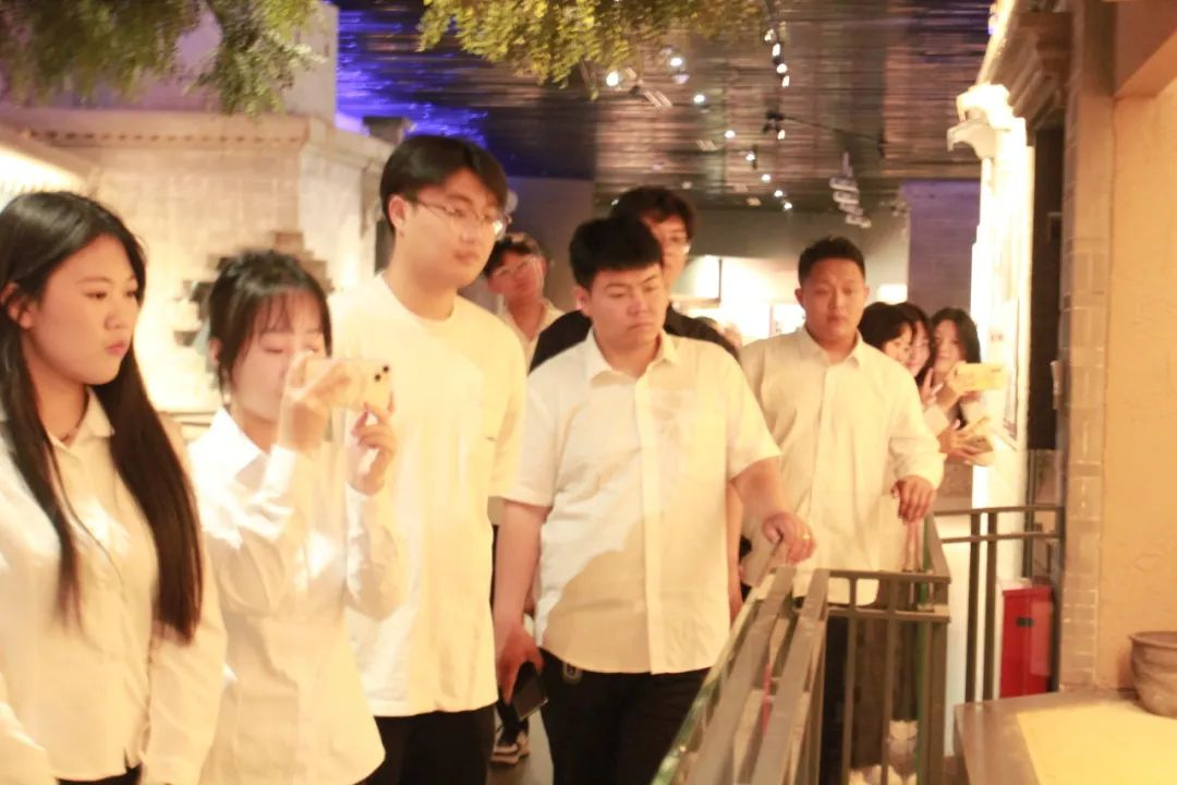 Beat365唯一官方网站信息科学与工程学院 前往冉庄地道战纪念馆开展牌仪式