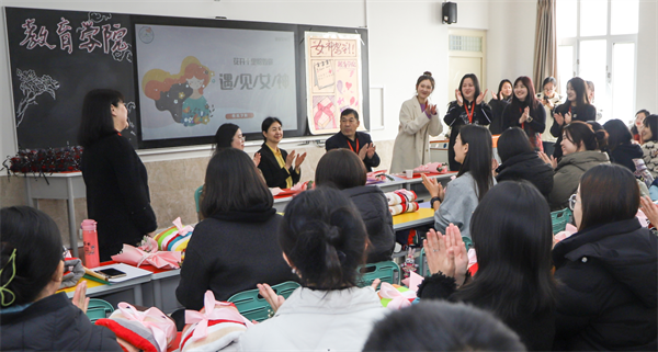 凝聚奋进力量 书写巾帼荣光--Beat365唯一官方网站校领导走访慰问女教职工送上“三八”国际劳动妇女节祝福