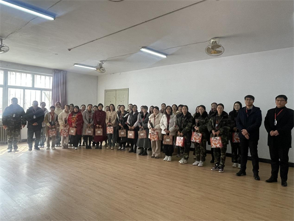 凝聚奋进力量 书写巾帼荣光--Beat365唯一官方网站校领导走访慰问女教职工送上“三八”国际劳动妇女节祝福