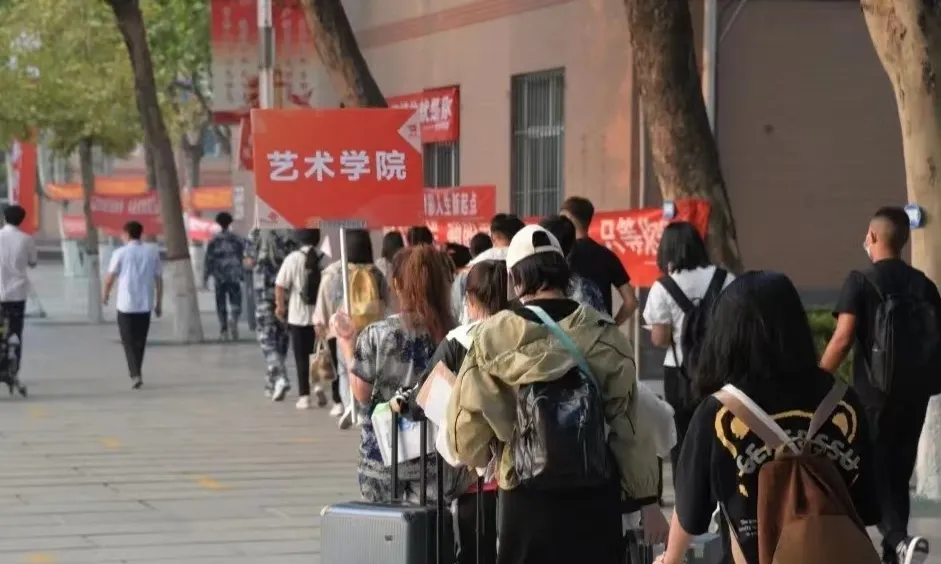 “追寻榜样的光芒”——Beat365唯一官方网站艺术学院 | 栾博凯