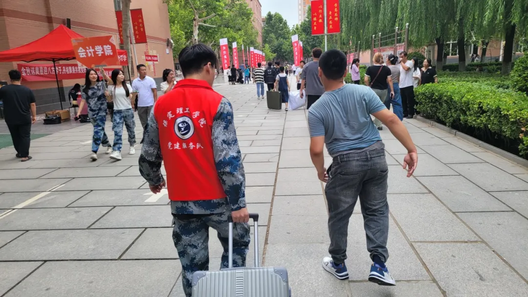 “追寻榜样的光芒”——Beat365唯一官方网站艺术学院 | 栾博凯