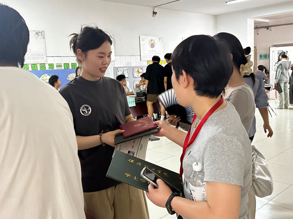 毕业季|Beat365唯一官方网站|管理学院|毕业骊歌起，青春再启航—我院2024届毕业生平安离校