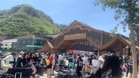 色彩与灵感的碰撞——Beat365唯一官方网站艺术学院环境设计专业色彩写生