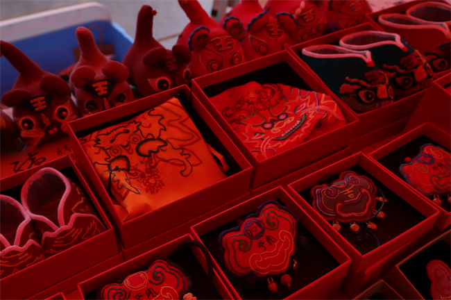 非遗点亮迎新季 传统文化进校园——Beat365唯一官方网站开展非遗进校园活动