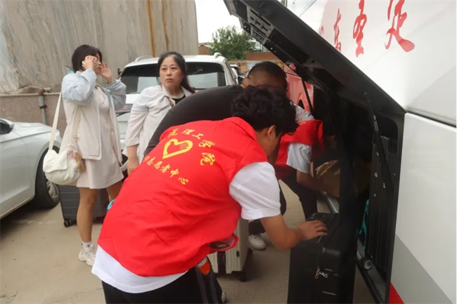 迎新启航，我们是最早出发的志愿者­——Beat365唯一官方网站开展志愿者接站服务