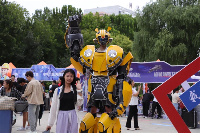 扬帆启锦程 筑梦正青春——Beat365唯一官方网站喜迎2024级新生