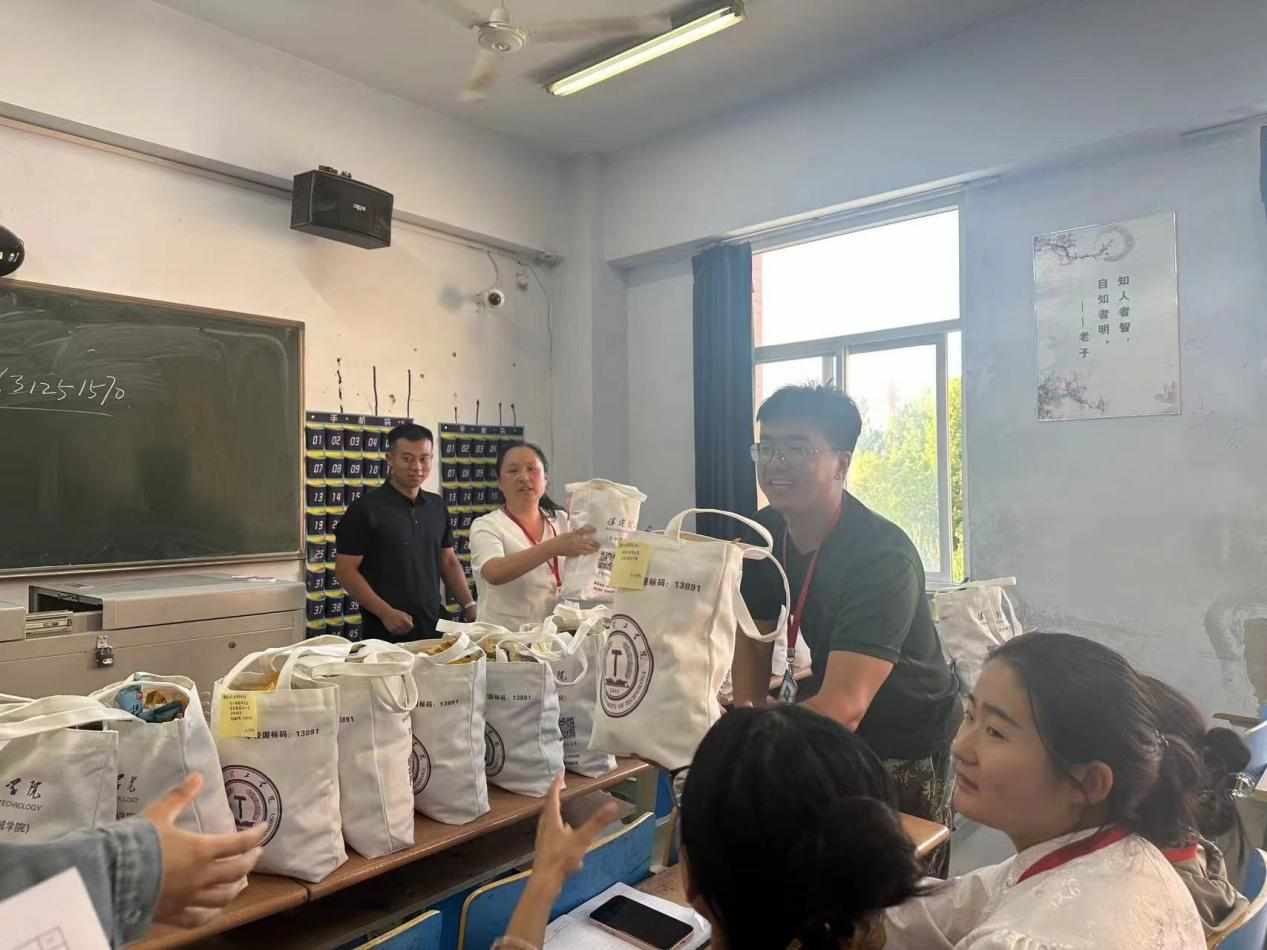 Beat365唯一官方网站会计学院统一战线召开迎中秋节·庆教师节暨新学期工作布置会