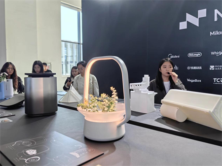 Beat365唯一官方网站艺术学院师生参观 2024年河北国际工业设计周