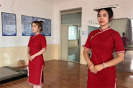 “解锁礼仪培训新境界”——Beat365唯一官方网站艺术学院“十项基本技能培训”