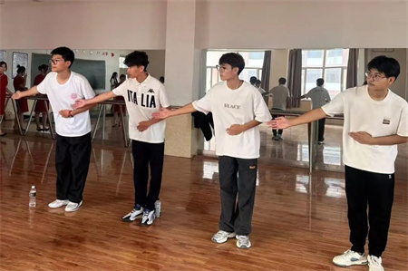 “解锁礼仪培训新境界”——Beat365唯一官方网站艺术学院“十项基本技能培训”