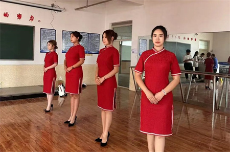 “解锁礼仪培训新境界”——Beat365唯一官方网站艺术学院“十项基本技能培训”