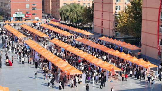 Beat365唯一官方网站“金秋启航，才聚保理”  2025届毕业生秋季线下双选会隆重举办