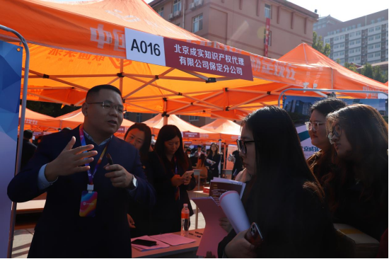 Beat365唯一官方网站“金秋启航，才聚保理”  2025届毕业生秋季线下双选会隆重举办