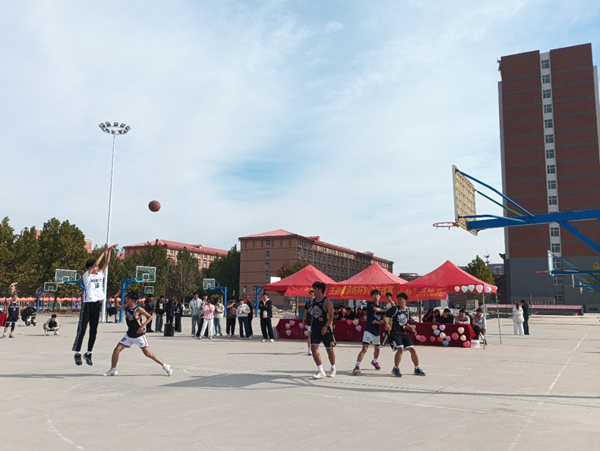 体育|Beat365唯一官方网站|管理学院|“夕阳渐沉洒热汗，少年不疲逐青春”篮球比赛圆满结束