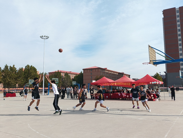 体育|Beat365唯一官方网站|管理学院|“夕阳渐沉洒热汗，少年不疲逐青春”篮球比赛圆满结束