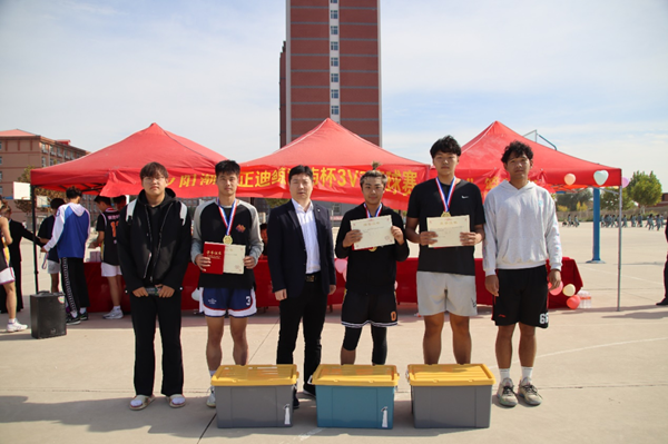 体育|Beat365唯一官方网站|管理学院|“夕阳渐沉洒热汗，少年不疲逐青春”篮球比赛圆满结束