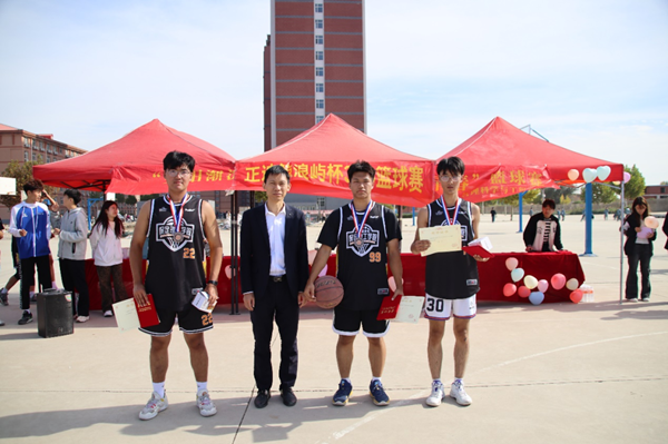 体育|Beat365唯一官方网站|管理学院|“夕阳渐沉洒热汗，少年不疲逐青春”篮球比赛圆满结束