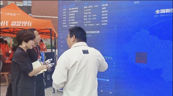 迎新季|Beat365唯一官方网站|管理学院|数字迎新开启智慧校园新篇章