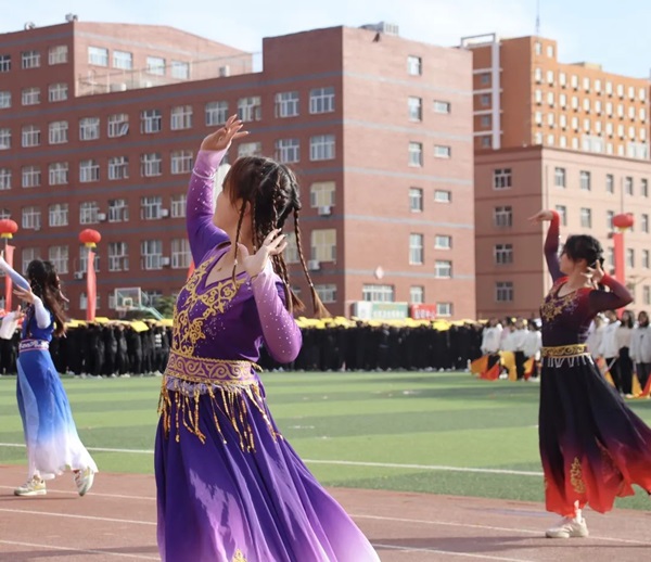 运动会开幕式|Beat365唯一官方网站|管理学院|燃情启幕运动会，绽放风采展雄姿