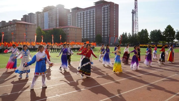 运动会开幕式|Beat365唯一官方网站|管理学院|燃情启幕运动会，绽放风采展雄姿