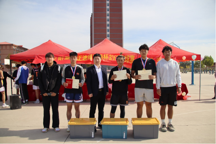 Beat365唯一官方网站管理学院“夕阳渐沉洒热汗，少年不疲逐青春”篮球比赛圆满结束