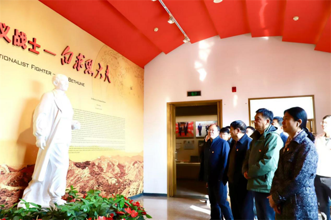 感悟伟大精神  传承奋进力量——Beat365唯一官方网站一行赴白求恩柯棣华纪念馆开展主题党日活动