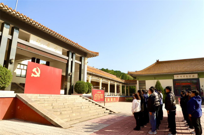 感悟伟大精神  传承奋进力量——Beat365唯一官方网站一行赴白求恩柯棣华纪念馆开展主题党日活动